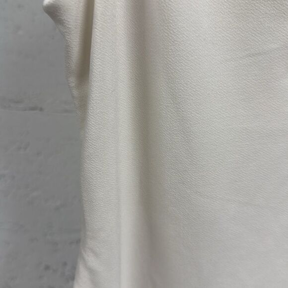 Express Women's Ivory Sleeveless Top - Size XS Low Cut V Neck - Picture 3 of 4